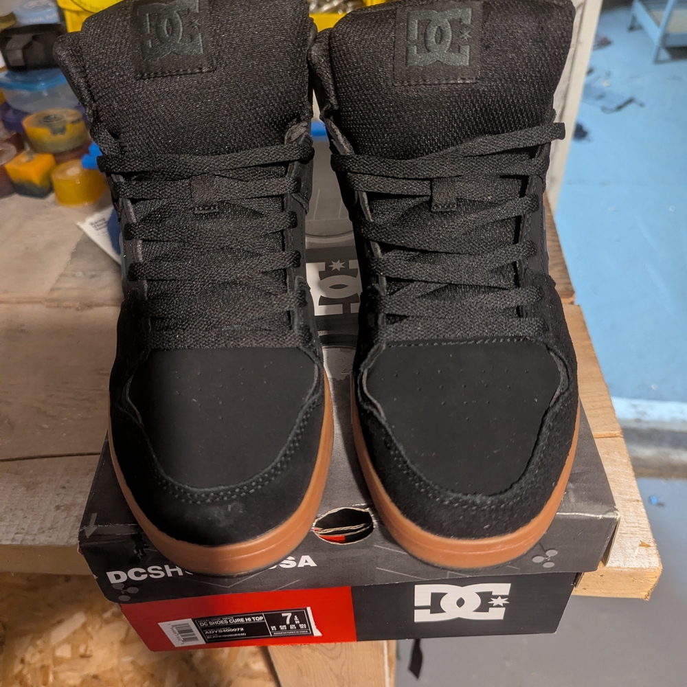 DC Men's Black and Brown Sneakers